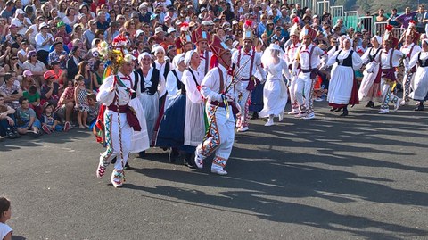 La parade charivarique en Basse-Navarre et Labourd