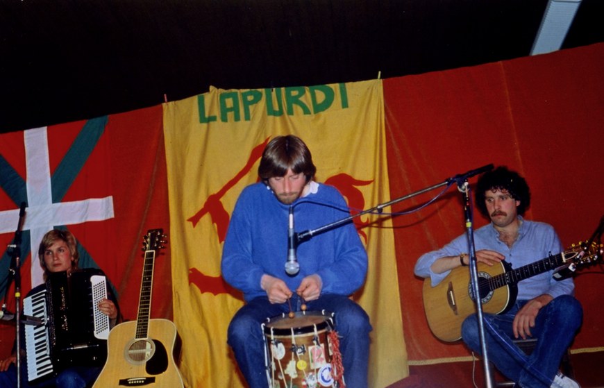 Benito Lertxundi en 1984 à Ustaritz Benito Lertxundi en 1984 à Ustaritz