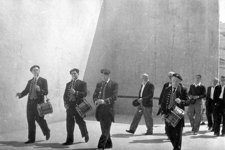 Txistularis à Eibar (années 1950). CC-BY-SA Indalecio Ojanguren - Guregipuzkoa.net Txistularis à Eibar (années 1950). CC-BY-SA Indalecio Ojanguren - Guregipuzkoa.net