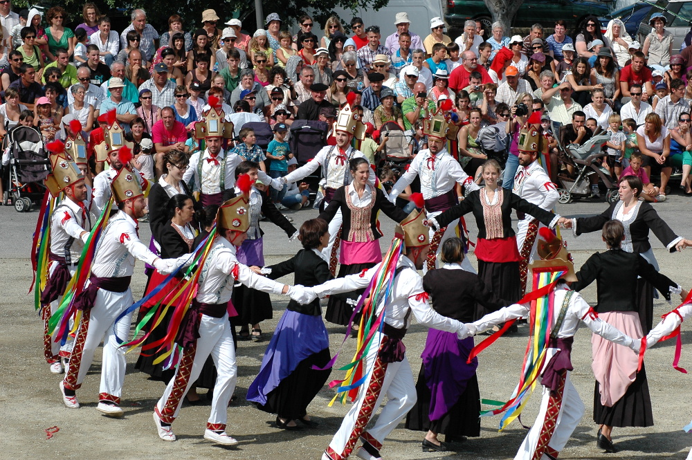Cavalcade et Toberak à Irissarry (2012 - Iñaki Zugasti / dantzan.com - CC-BY-SA )