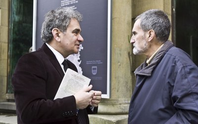 Les écrivains basques Bernardo Atxaga et Xabier Lete (2009 - www.guregipuzkoa.net - cc-by-sa) Les écrivains Bernardo Atxaga et Xabier (2009)
