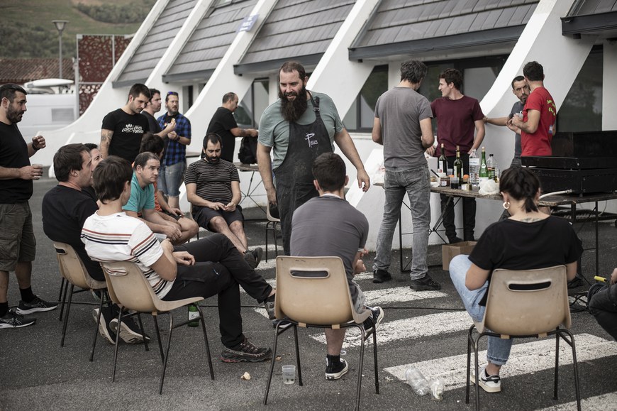 Repas de la mi-journée pour les bénévoles à St-Jean-Pied-de-Port © Patxi Beltzaiz