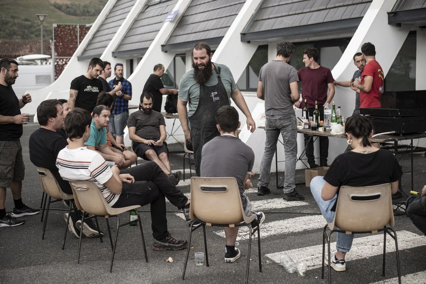 Repas de la mi-journée pour les bénévoles à St-Jean-Pied-de-Port © Patxi Beltzaiz