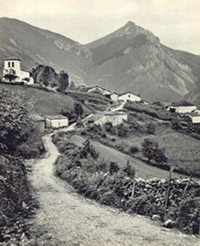 Une vue ancienne du village de Béhorléguy 