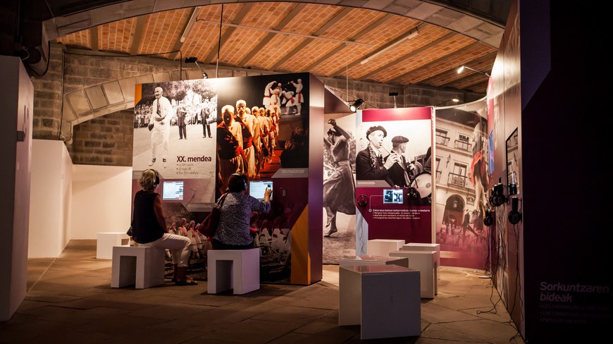Exposition "SOKA, regards sur la danse basque" © Johan Morin 