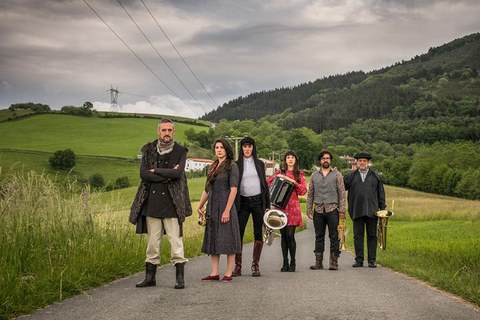 Manez eta Kobreak "Kaperan a Kapela"