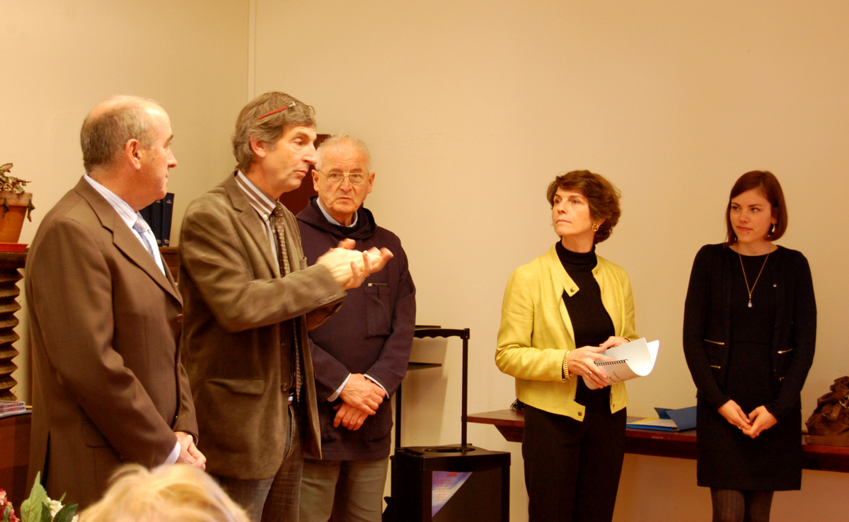 Guy Mondorge, vice-président du Conseil général des Pyrénées-Atlantiques, Frère Marc Doucet, représentant le Père-Abbé Jacques Damestoy, Anne Goulet directrice du service départemental des archives et Marie Landelle, responsable du Pôle de Bayonne