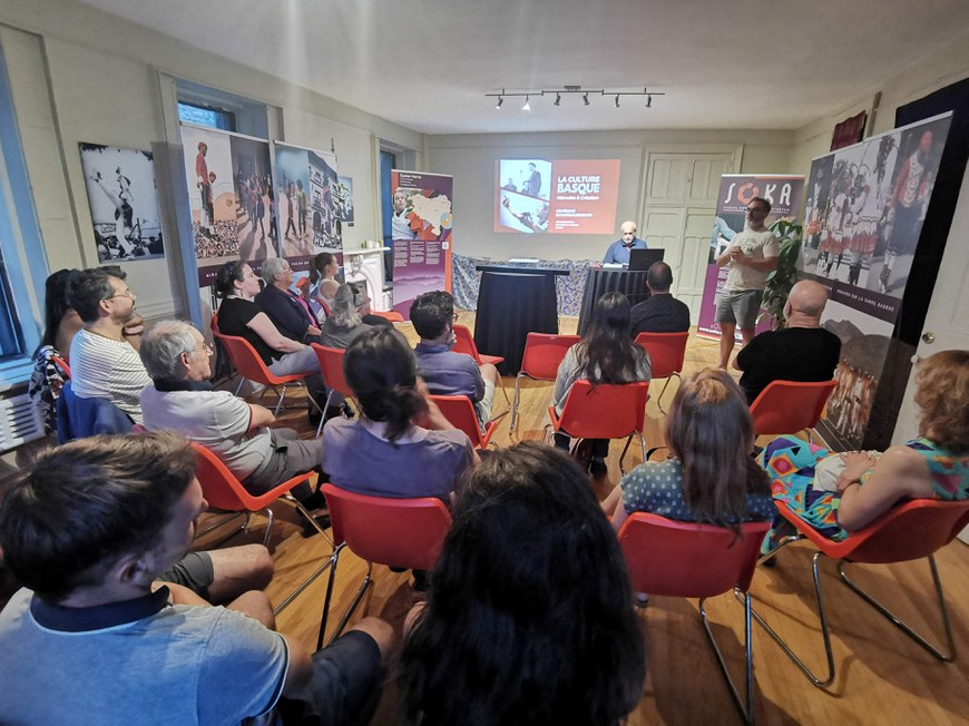 La conférence de Pantxoa Etchegoin au Centre des musiciens du monde de Montréal © Jakes Larre - EKE