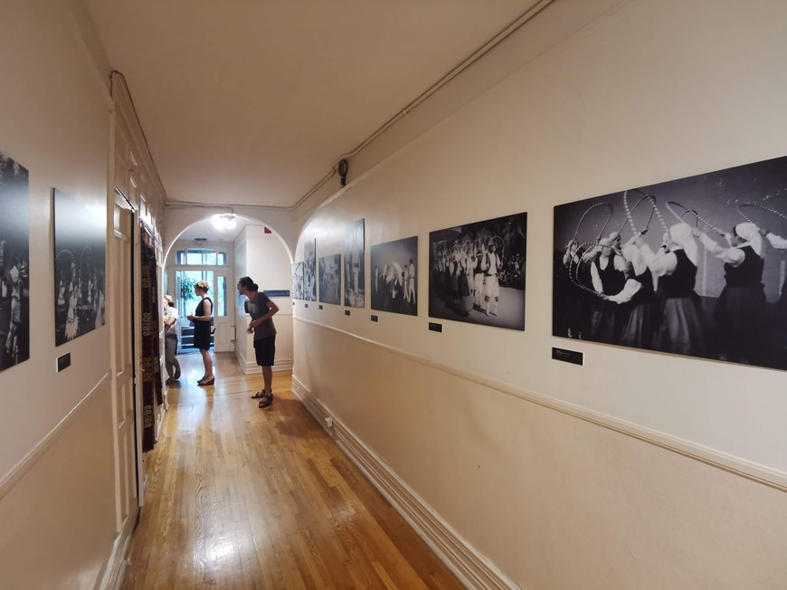 L'expo de photos "Dantza izpiak - Éclats de danse" de Gabrielle Duplantier à Montréal © Jakes Larre - EKE