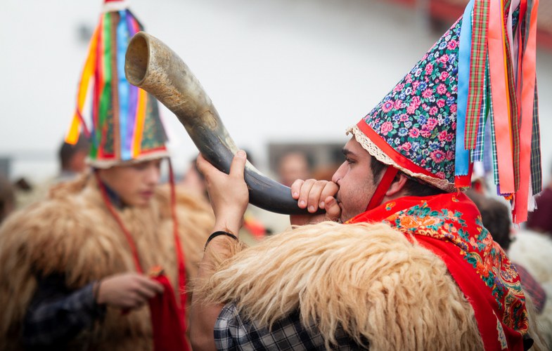 Des ressources pour appréhender les pratiques hivernales et carnavalesques en Pays Basque