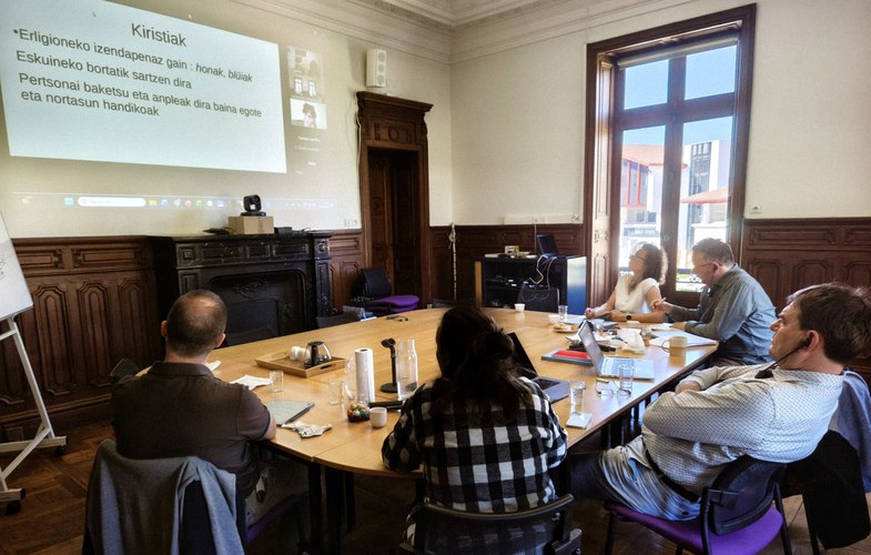 Le travail collaboratif entre l'Académie Frisonne, le laboratoire Iker et l’ICB a débuté
