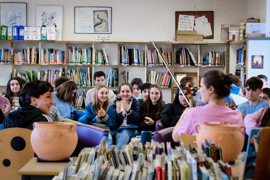 Le groupe Habia au collège Elhuyar d'Hasparren CC-BY-SA - ICB - Lorentxa Saragueta Le groupe Habia au collège Elhuyar d'Hasparren CC-BY-SA - ICB - Lorentxa Saragueta
