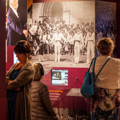Exposition "SOKA, regards sur la danse basque" 