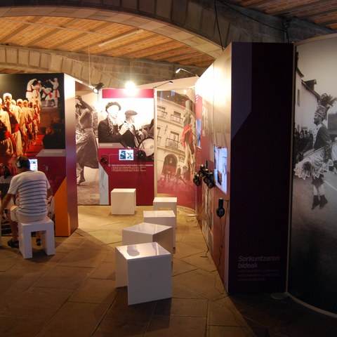 Exposition "Soka, regards sur la danse basque"