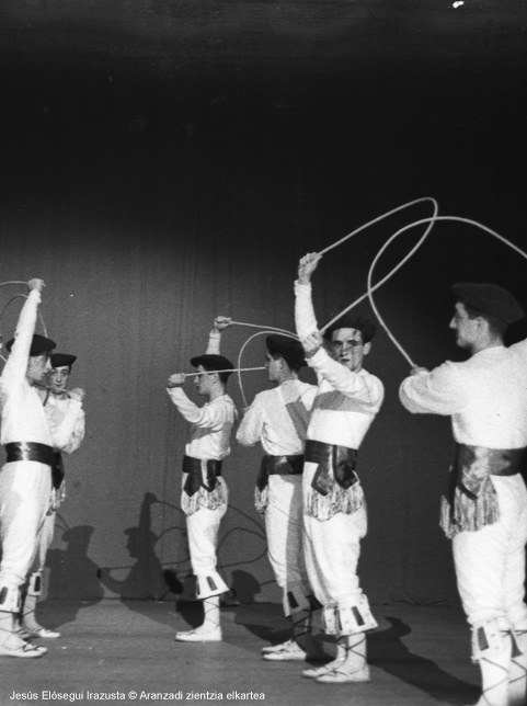 Un ballet et choeur national basque  