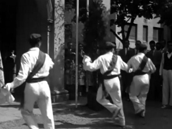 Danseurs à l’épée à Añorga (Gipuzkoa, 1950-1960)
