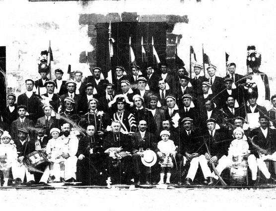 Fête-Dieu à Espelette (1924 et vers 1946-1950) Fête-Dieu à Espelette (1924 et vers 1946-1950)