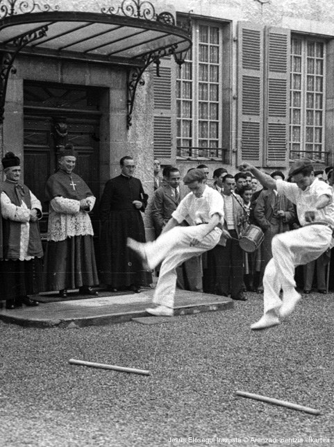 XXème siècle :  le clergé et le folklorisme 