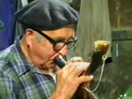L'albokari Leon Bilbao et la joueuse de pandero Maurizia Aldeiturriaga (1985)
